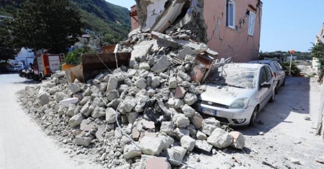 Ischia: "Troppi crolli per un sisma di magnitudo 4". Verso l'inchiesta per disastro e omicidio