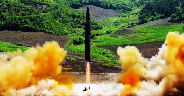 Corea del Nord e America sull'orlo della guerra nucleare. Trump: "Pronti a usare l'atomica"
