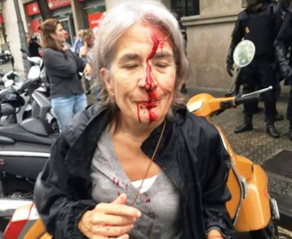 Spagna, referendum per l'indipendenza della Catalogna: scontri e feriti a Barcellona