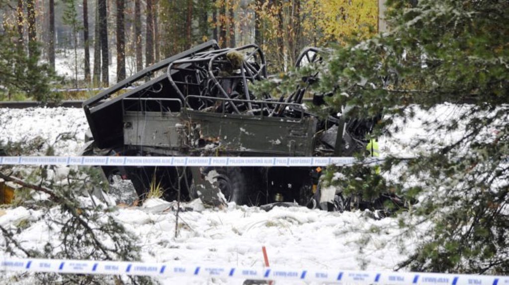 treno camion militare scontro finlandia
