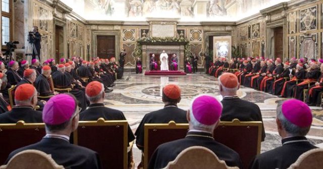 Papa Francesco: "Riformare la Curia è come pulire la sfinge con lo spazzolino..."