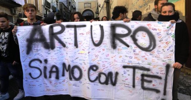 Baby gang a Napoli: 15enne accusato di tentato omicidio