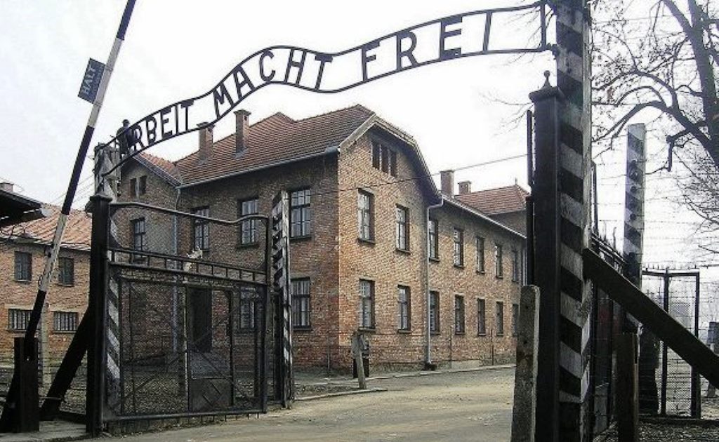 Rimini, scrive motto Auschwitz in ditta. Cosa è successo?