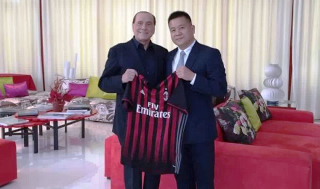 La Procura di Milano ha aperto un'inchiesta sulla vendita del Milan ipotizzando che i conti siano stati gonfiati per riciclaggio. Il sospetto degli inquirenti è che Berlusconi possa aver fatto rientrare in Italia cifre cospicue vendendo il club sovrapprezzo a Yonghong Li.