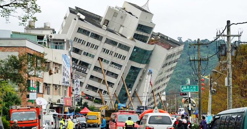 Terrore e morte a Taiwan, di fronte alle coste della Cina: poco prima della mezzanotte del 6 febbraio un terremoto di magnitudo 6,4, con epicentro a soli 9 chilometri di profondità, ha fatto tremare l'intera isola, provocando il crollo di un albergo nella città portuale di Hua-Lien.