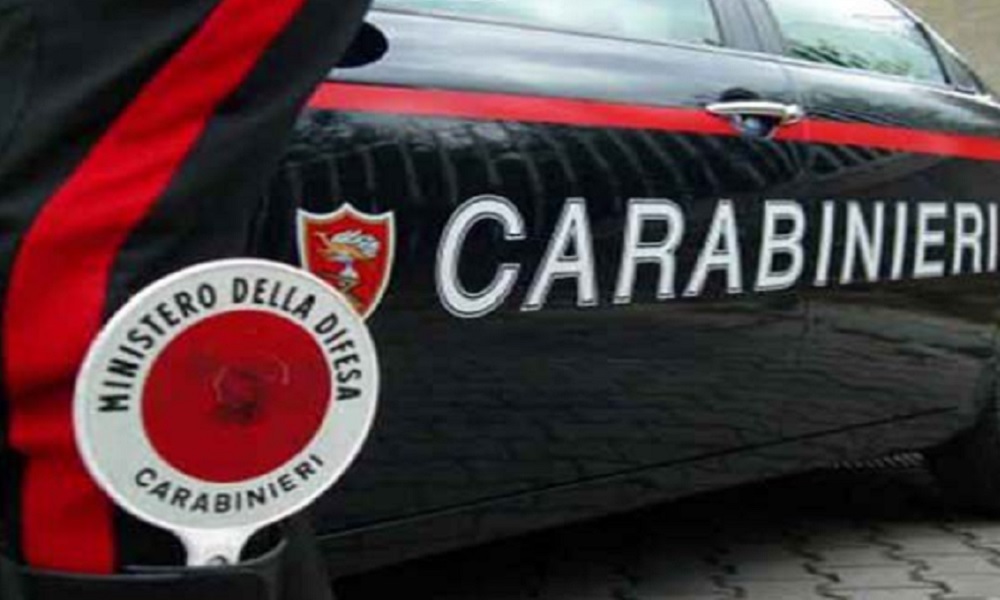 Shock a Macerata, sparatoria in centro. Il Sindaco: "Restate in casa"