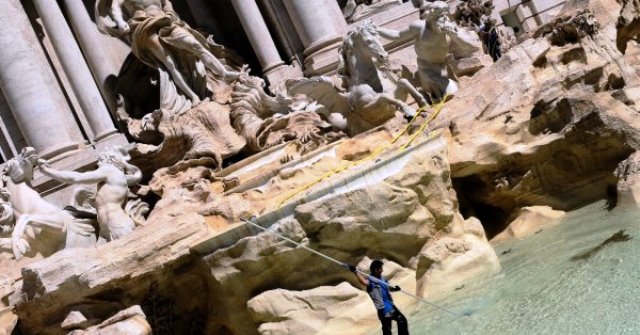 Monetine nella Fontana di Trevi, un "tesoretto" da un milione di euro. Ecco a chi va...