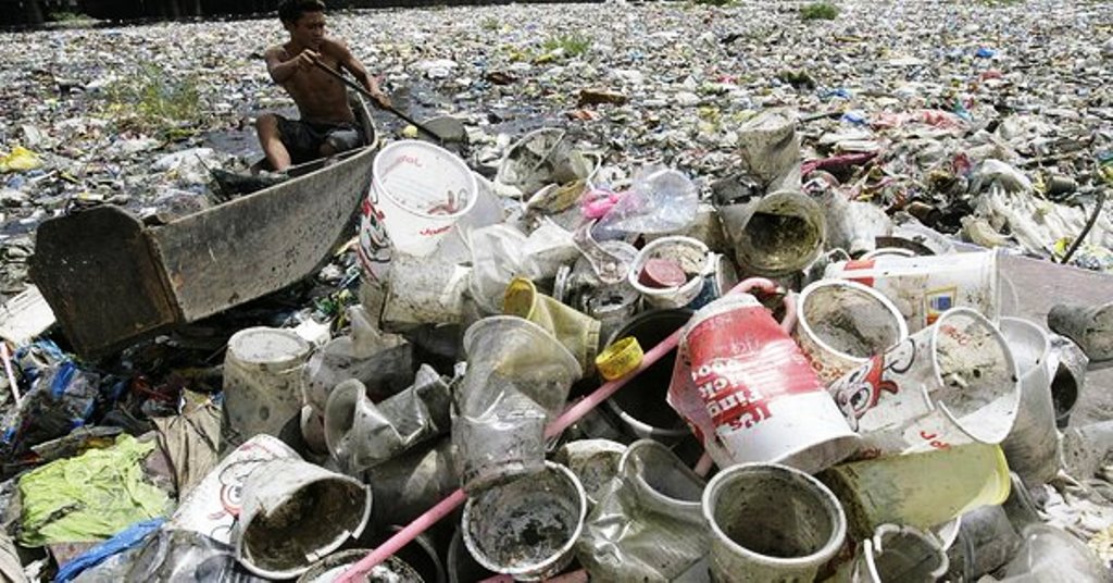 Earth Day, tonnellate di plastica in mare ogni minuto. Ecco 7 regole da osservare