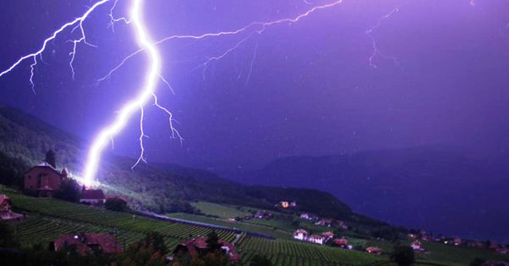 Alcune aree del Trentino Alto Adige, del Milanese e della Liguria sono state colpite da violenti temporali in queste ore, dopo che già lunedì 2 luglio un nubifragio aveva provocato una vittima nel Torinese.