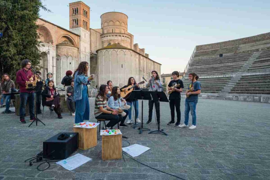 Sedici saluti unici: un viaggio tra musica e cinema in Basilicata