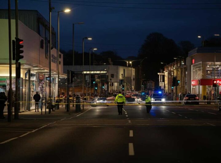 Tragedia a Roma: 19enne perde la vita investita da un'auto davanti al centro commerciale